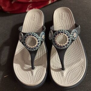 Crocs Sanrah Diamante Wedge Flip Sandals Size 9 NAVY Embellished